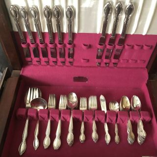 Vintage Wm Rogers (is),  Precious Mirror Silverplate,  75 Piece Flatware