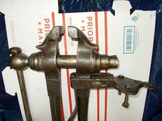 ANTIQUE BLACKSMITH POST LEG VISE 4 