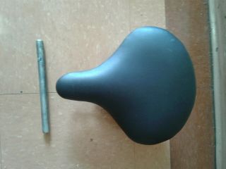 VINTAGE 1950 JC HIGGINS BICYCLE SADDLE WITH POST. 2