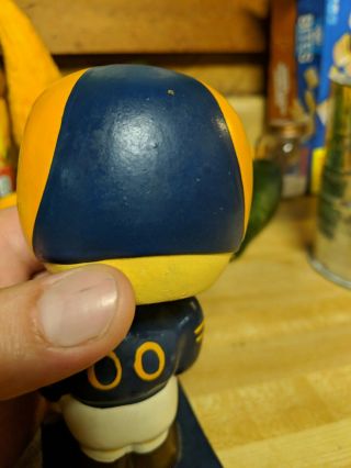 Vintage NFL LOS ANGELES RAMS BOBBLEHEAD,  NODDER,  BOBBLE HEAD WOOD BASE L.  A. 8