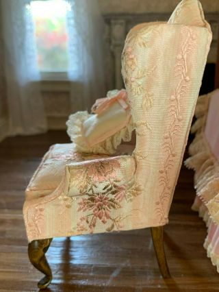 1986 Nellie Bell Miniature dollhouse Artisan Pink Silk Damask Wing Chair SIGNED 5