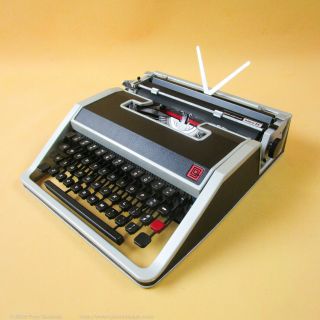 Olivetti Underwood Lettera 33 Vintage Typewriter " The Godfather " -
