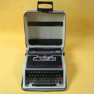 Olivetti Underwood Lettera 33 Vintage Typewriter 