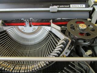 Olivetti Underwood Lettera 33 Vintage Typewriter 