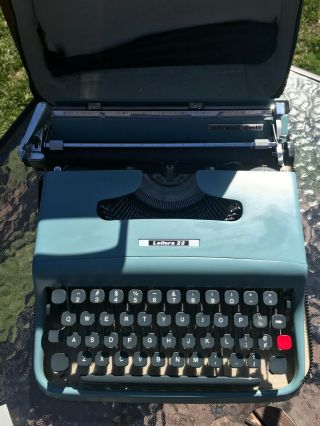 Vintage Blue OLIVETTI Ivera LETTERA 22 Typewriter Made In Italy with Travel Case 5