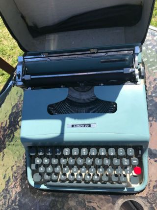 Vintage Blue OLIVETTI Ivera LETTERA 22 Typewriter Made In Italy with Travel Case 8