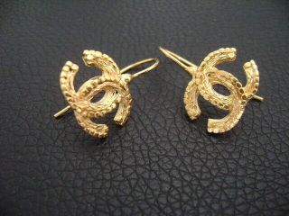 Auth Chanel Vintage Gold Cc Dangling Pierce Earring (00a)
