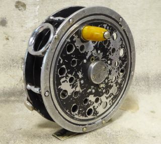 Vintae Pflueger Medalist 1496 Fly Fishing Reel W/ Round Guide & Raised Pillar