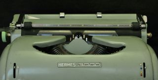 VTG Hermes 3000 Green Portable Typewriter - Needs Cleaning 2
