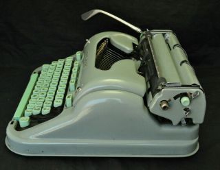 VTG Hermes 3000 Green Portable Typewriter - Needs Cleaning 3