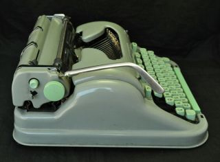 VTG Hermes 3000 Green Portable Typewriter - Needs Cleaning 6