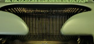 VTG Hermes 3000 Green Portable Typewriter - Needs Cleaning 7
