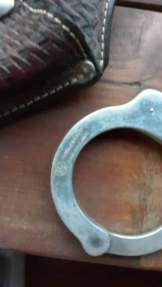 Vintage Smith And Wesson Hand Cuffs 2 Pair 3