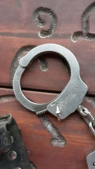 Vintage Smith And Wesson Hand Cuffs 2 Pair 5