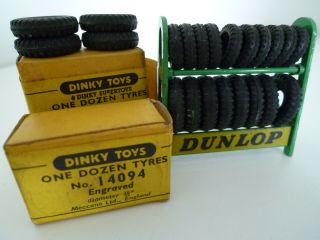 VINTAGE DINKY 786 DUNLOP TYRE RACK & BOXED TYRES ISSUED 1960 VGC 3