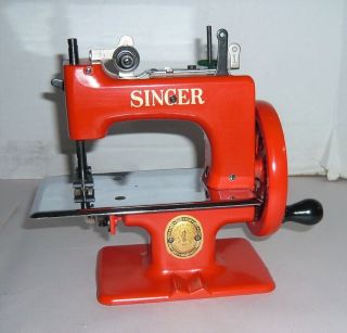 RARE VINTAGE RED SINGER SEWING MACHINE W/CLAMP,  NEEDLES,  & BOX 4