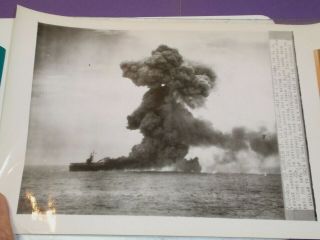 Wwii Ap Wire Photo U.  S Carrier St Lo Explode Japan Bomb Philippines 12/15/44 814