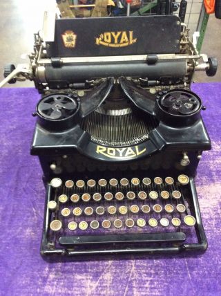 Antique/vintage Royal Typewriter Model 10 1920’s Beveled Glass