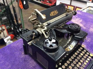 Antique/Vintage Royal Typewriter Model 10 1920’s Beveled Glass 4