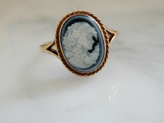 A Stunning 9 Ct Gold Rope Design Lady Cameo Ring