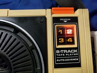 1970 ' S VINTAGE H PORTABLE 8 TRACK TAPE PLAYER 3