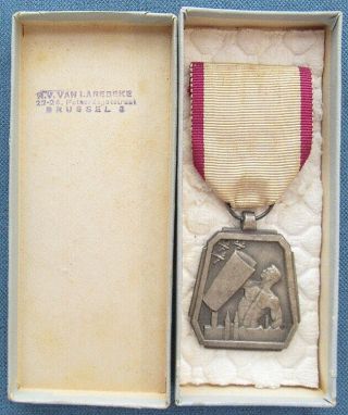 Wwii Period Belgium Medal For Air Defense,  2nd Class,  In Issue Box