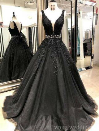 Vintage Black Gothic Wedding Dresses V Neck Lace Appliques Beaded Bridal Gowns