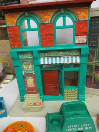 Vintage Fisher Price Sesame Street Family Play Neighborhood 938 Little People 2