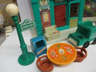 Vintage Fisher Price Sesame Street Family Play Neighborhood 938 Little People 3