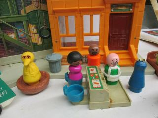 Vintage Fisher Price Sesame Street Family Play Neighborhood 938 Little People 5