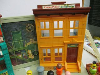 Vintage Fisher Price Sesame Street Family Play Neighborhood 938 Little People 6