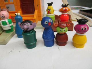 Vintage Fisher Price Sesame Street Family Play Neighborhood 938 Little People 7