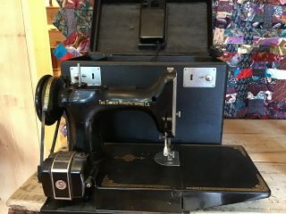 1950 Singer Featherweight 221 Vintage Sewing Machine W/ Case