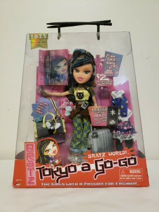 2004 Mga Bratz World Tokyo A Go - Go Jade Doll & Outfits