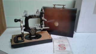 Vintage Singer Antique Mini Sewing Machine Model 20 With Case & Accessories