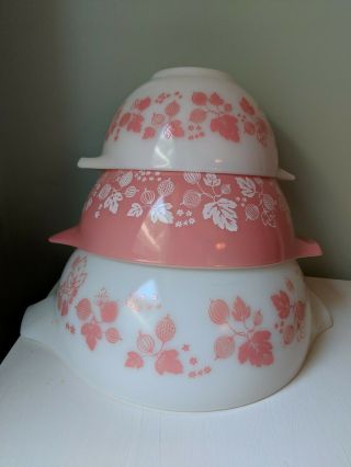 Vintage Pyrex Pink & White Gooseberry Cinderella Nesting Bowl Set - Of 3 Bowls