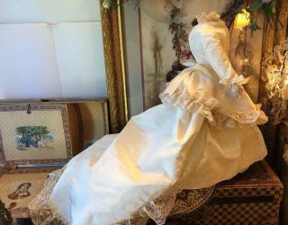 Stunning Antique Style Vintage Silk Taffeta & Lace Trim Lady Doll Fashion