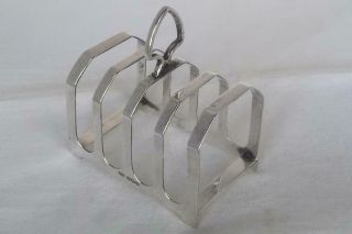 A LARGE & HEAVY SOLID SILVER FOUR SLICE TOAST RACK SHEFFIELD 1931 109 grams. 2