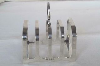 A LARGE & HEAVY SOLID SILVER FOUR SLICE TOAST RACK SHEFFIELD 1931 109 grams. 3