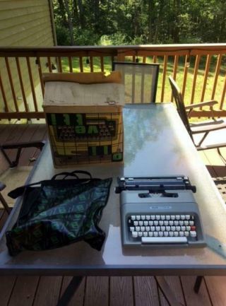 Vintage Olivetti Lettera 35i Portable Typewriter W/bag & Box
