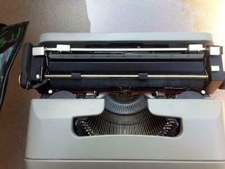 Vintage Olivetti Lettera 35i Portable Typewriter w/Bag & Box 4