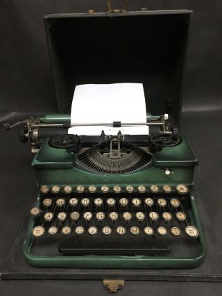 Vintage Royal Portable Typewriter Model P P1801410 Green