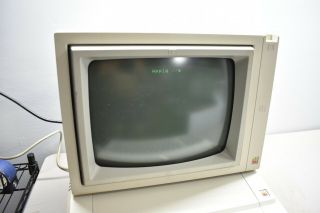 Vintage Apple IIe Computer & A2M6017 Monochrome Monitor - Powers On 2