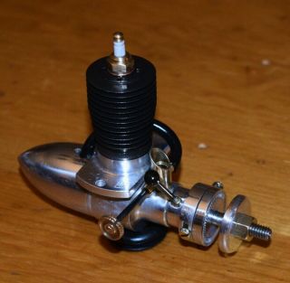 1947 Top 19 v2a ignition model airplane engine vintage.  19 motor fuel tank Japan 2