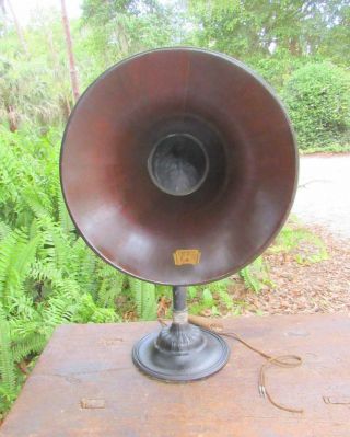 1924 Music Master Mahogany Antique Radio Horn Speaker.  22 3/4 " Tall.  14 " Horn.