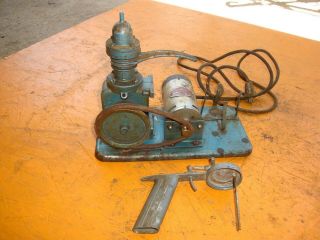 Spray Master Model 1948 Air Pump Airbrush Vintage Spray Gun Antique Compressor
