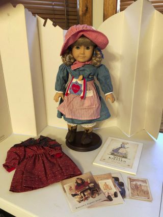 Vintage Retired American Girl Pleasant Company Kirsten Doll W/ Stand Book Xtras