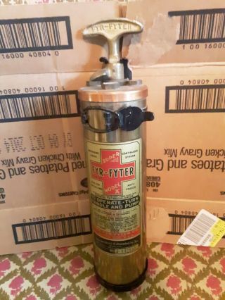 Vintage Fyr Fyter Extinguisher 1 Qt Model A W/mounting Bracket Empty