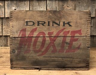RARE Vintage DRINK MOXIE The Moxie Co.  Boston One Dozen Bottle Wooden Crate 6