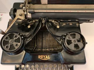 Vintage Royal Model 10 Typewriter With 4 Beveled Glass Sides Black 3